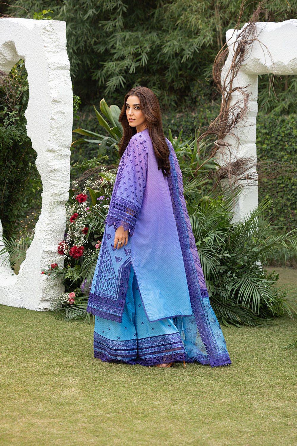 Sobia Nazir | Luxury Lawn 25 | 12B - Ladies Clothes 