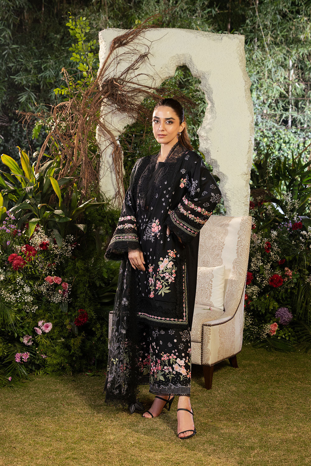 Sobia Nazir | Luxury Lawn 25 | 14B - Ladies Clothes 