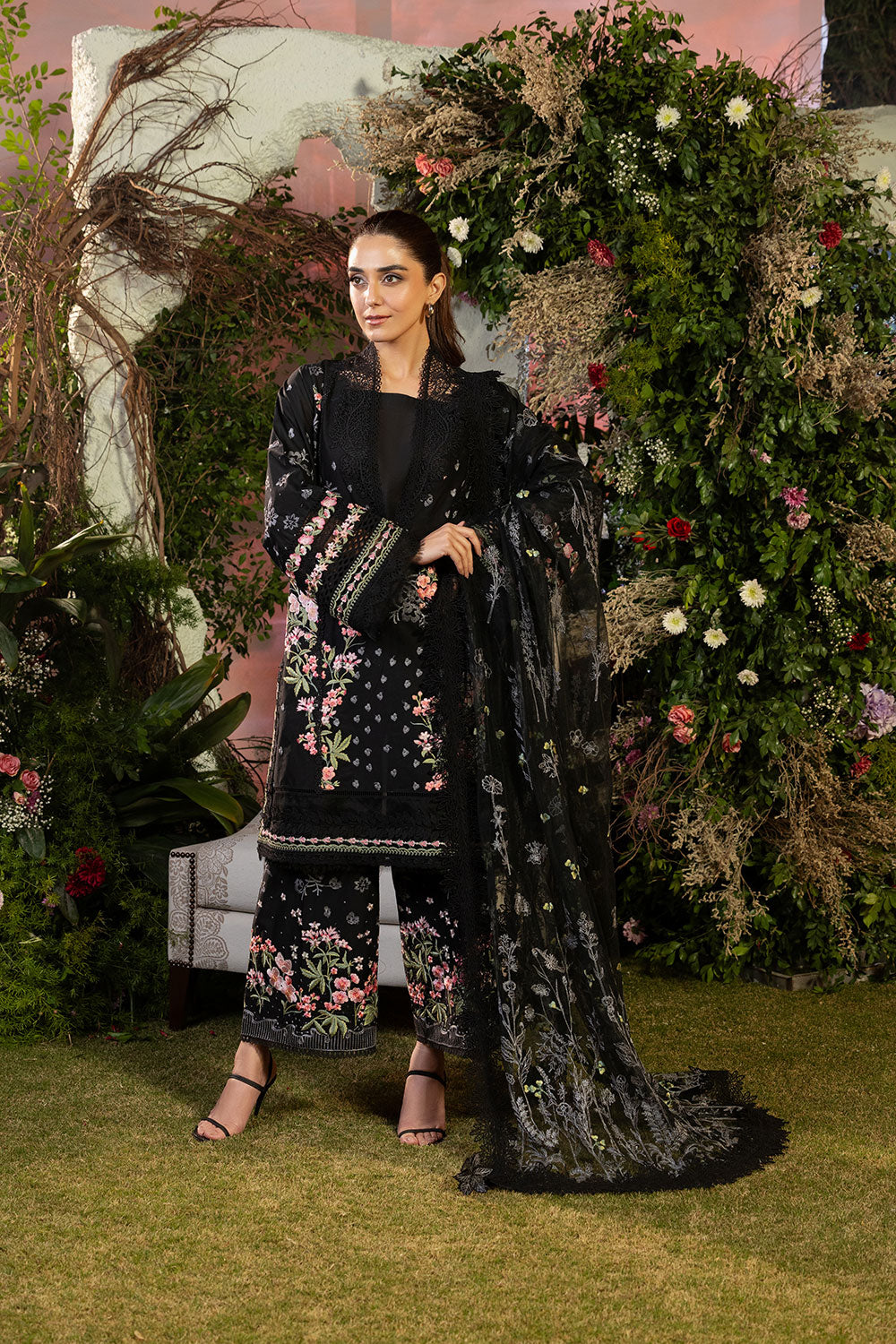 Sobia Nazir | Luxury Lawn 25 | 14B - Ladies Clothes 