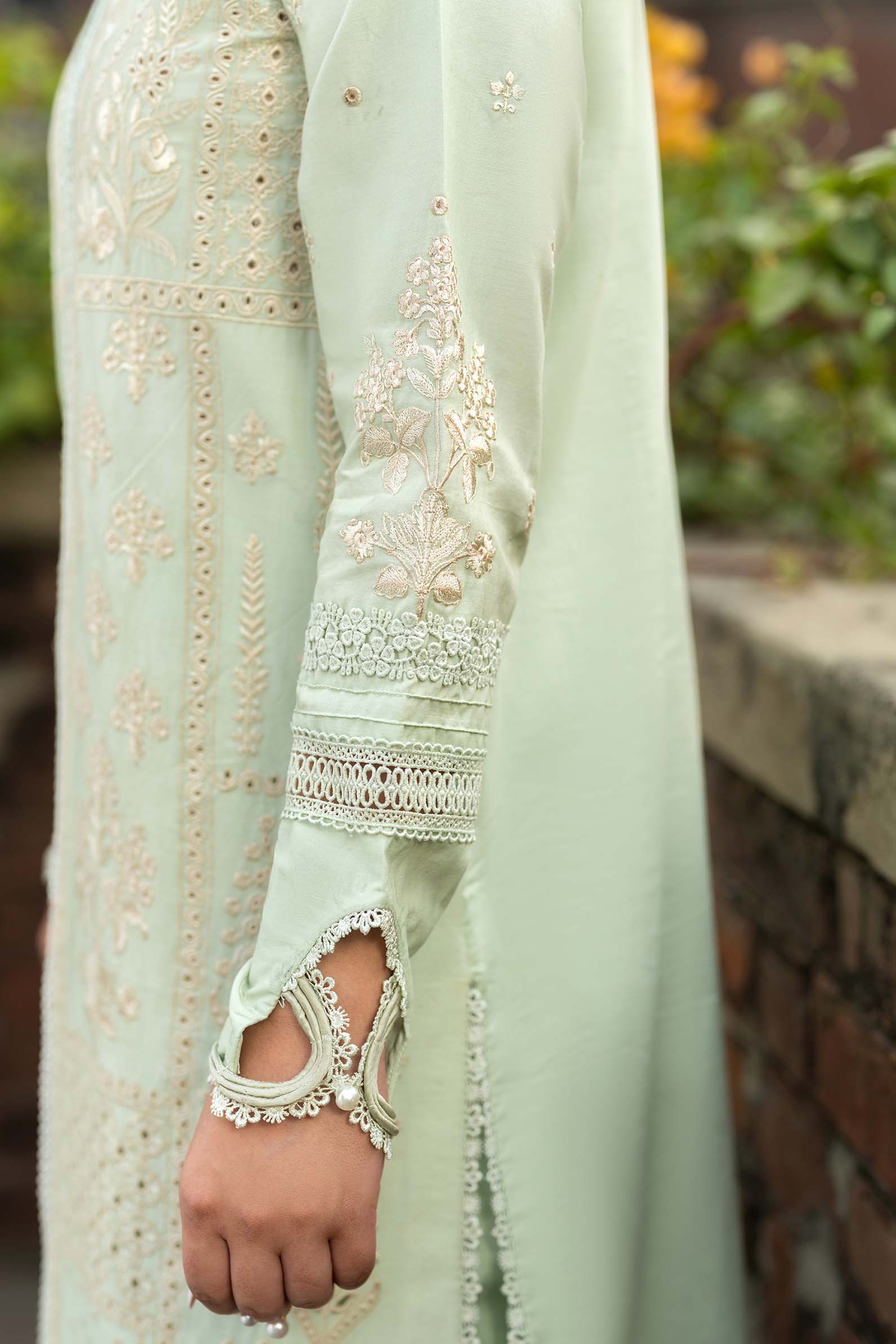 Maryam Hussain | Luxury Lawn 25 | Gulbeen by Maria Faisal - Registered Vendor of : Maryam Hussain - type : Ladies Clothes - 100% original wedding dresses