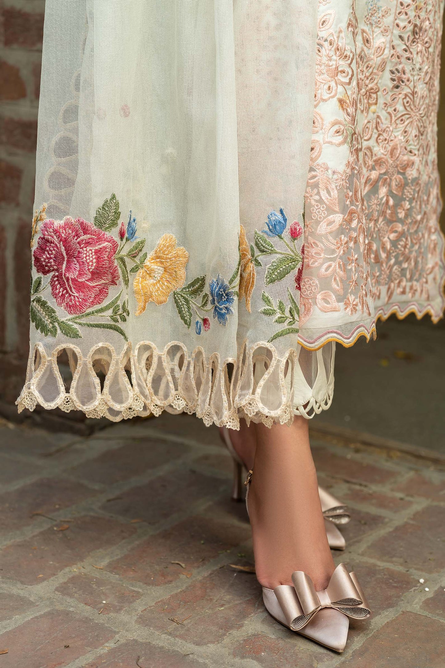 Maryam Hussain | Luxury Lawn 25 | Batik by Maria Faisal - Registered Vendor of : Maryam Hussain - type : Ladies Clothes - 100% original wedding dresses