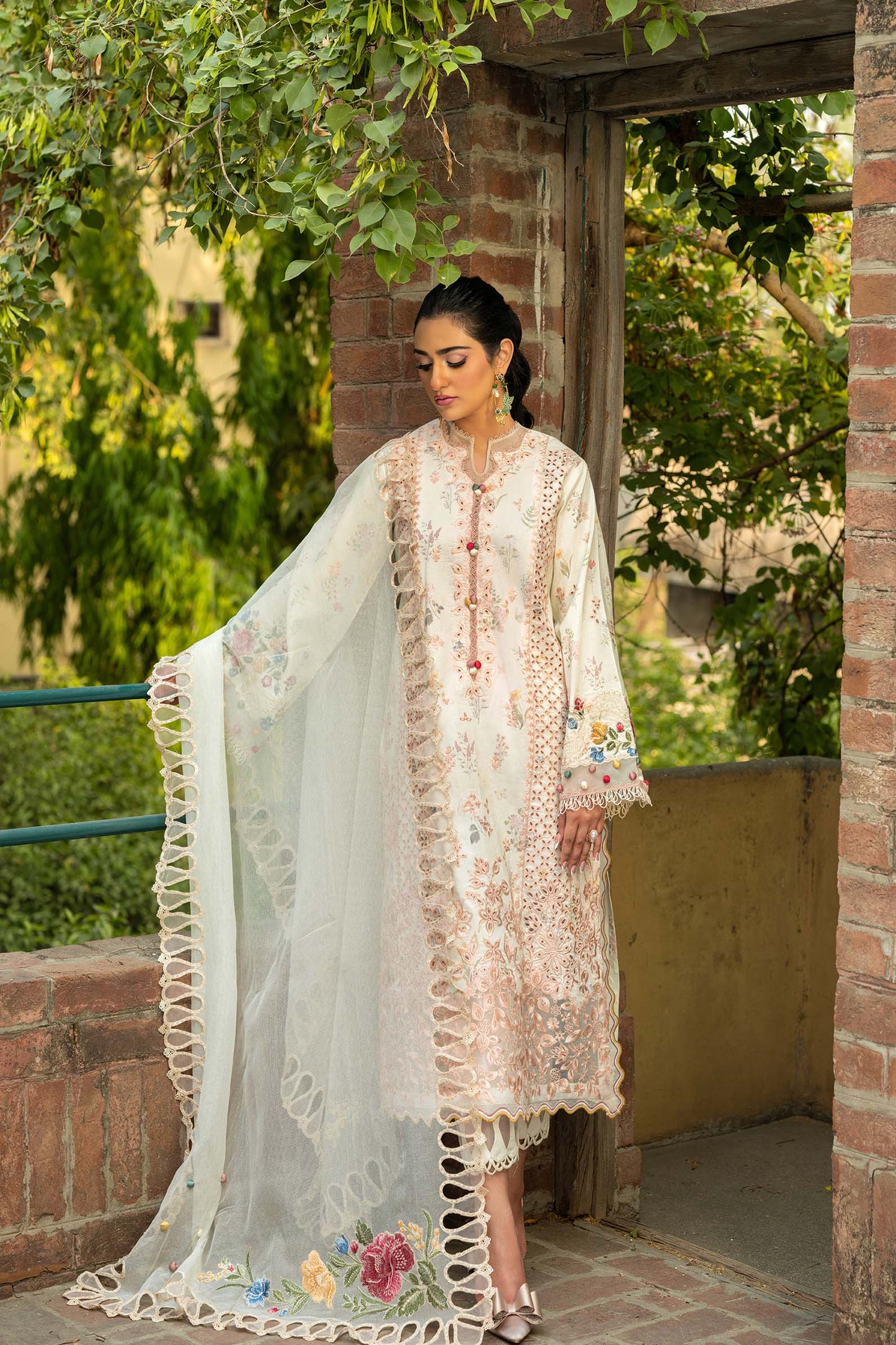 Maryam Hussain | Luxury Lawn 25 | Batik by Maria Faisal - Registered Vendor of : Maryam Hussain - type : Ladies Clothes - 100% original wedding dresses