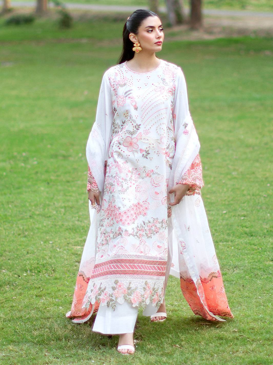 Mahnur | Sophie Luxury Lawn 25 | Lyra by Maria Faisal - Registered Vendor of : Mahnur - type : Ladies Clothes - 100% original wedding dresses
