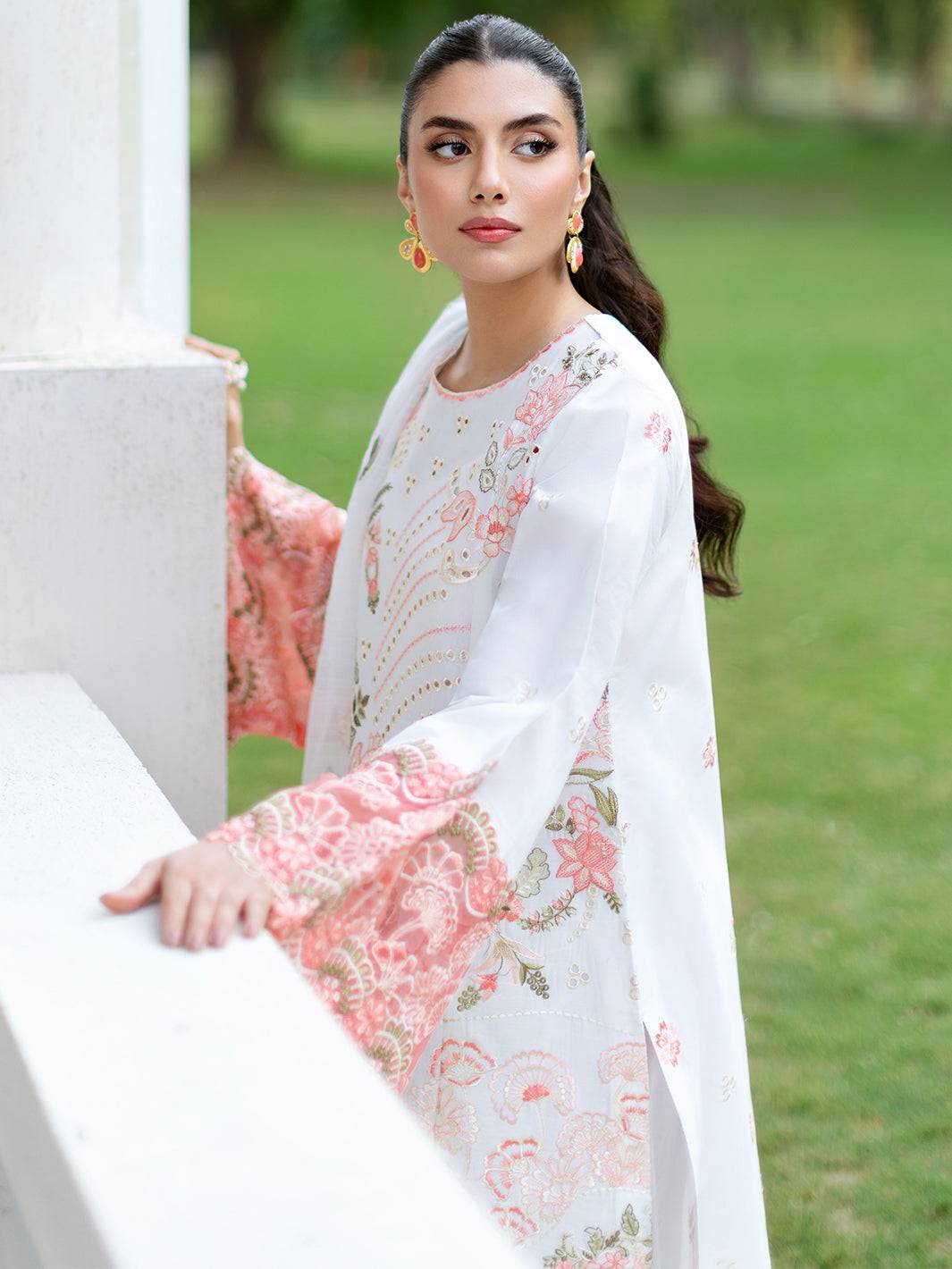 Mahnur | Sophie Luxury Lawn 25 | Lyra by Maria Faisal - Registered Vendor of : Mahnur - type : Ladies Clothes - 100% original wedding dresses