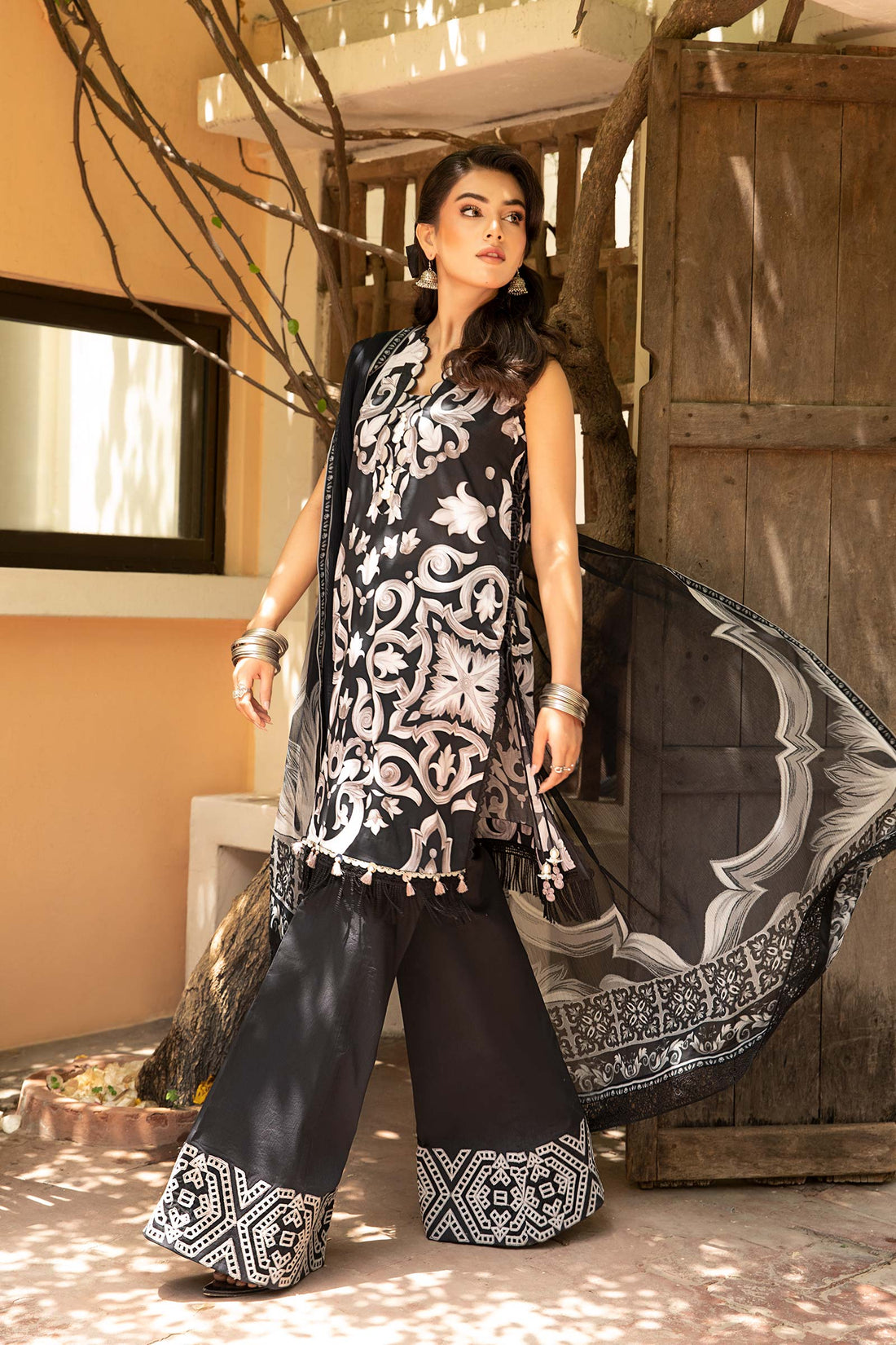 Maria B | Eid Basic Lawn | MB-CUS25-904B by Maria Faisal - Registered Vendor of : Maria B - type : Ladies Clothes - 100% original wedding dresses