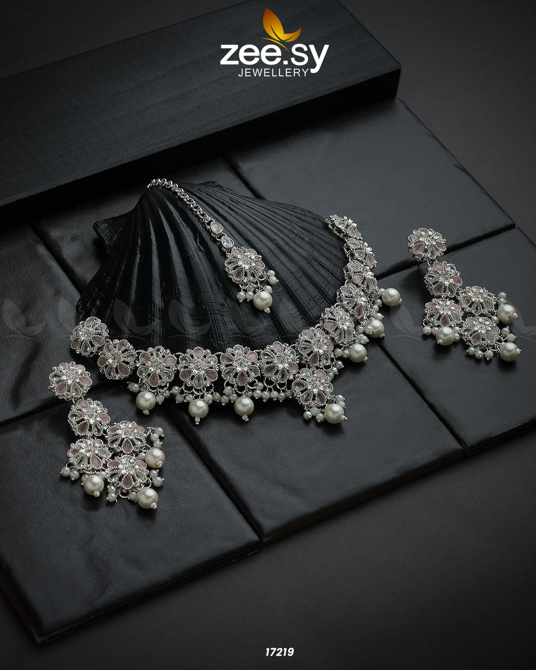 Magnolia Glimmer Necklace - Necklace Sets 