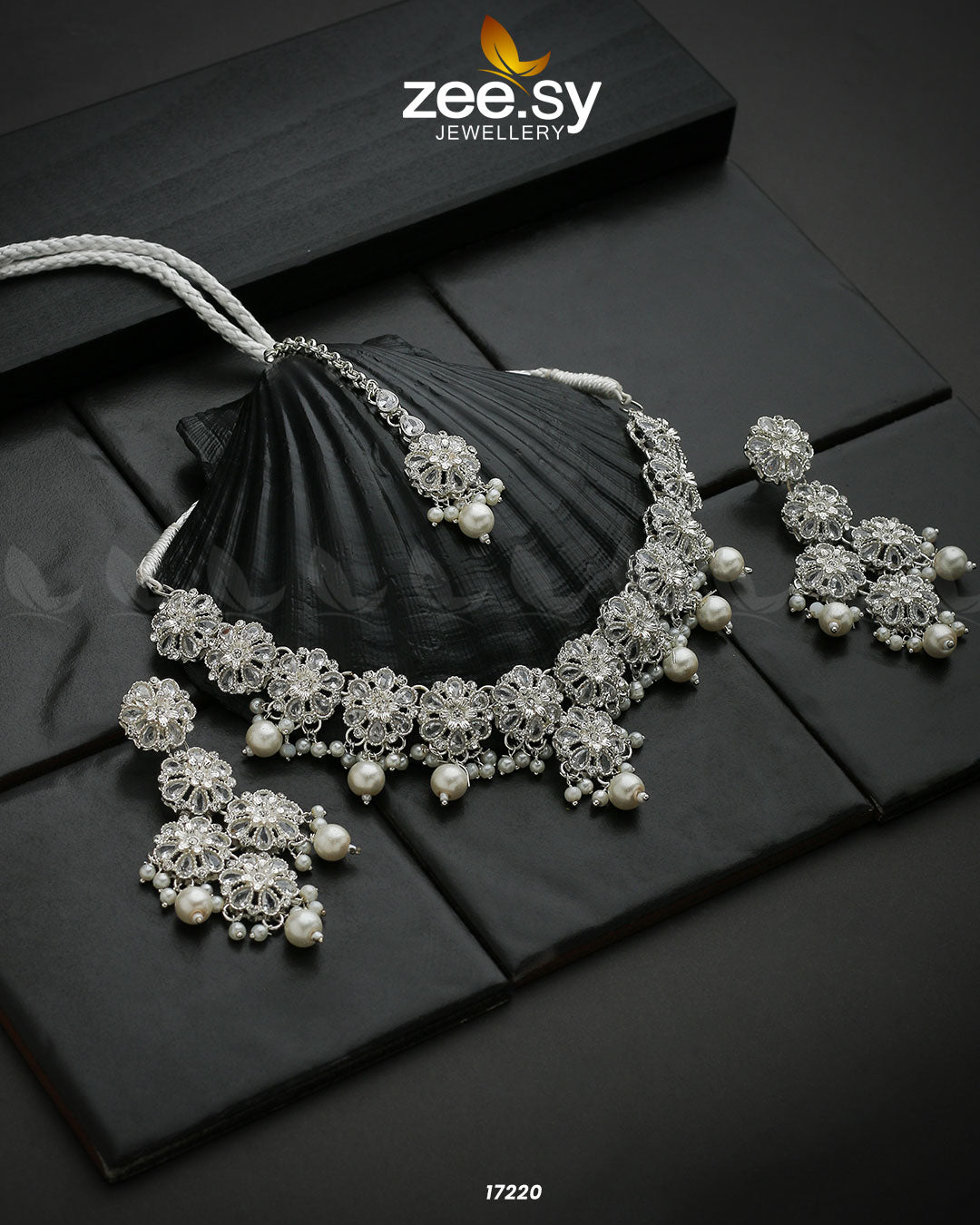 Magnolia Glimmer Necklace - Necklace Sets 