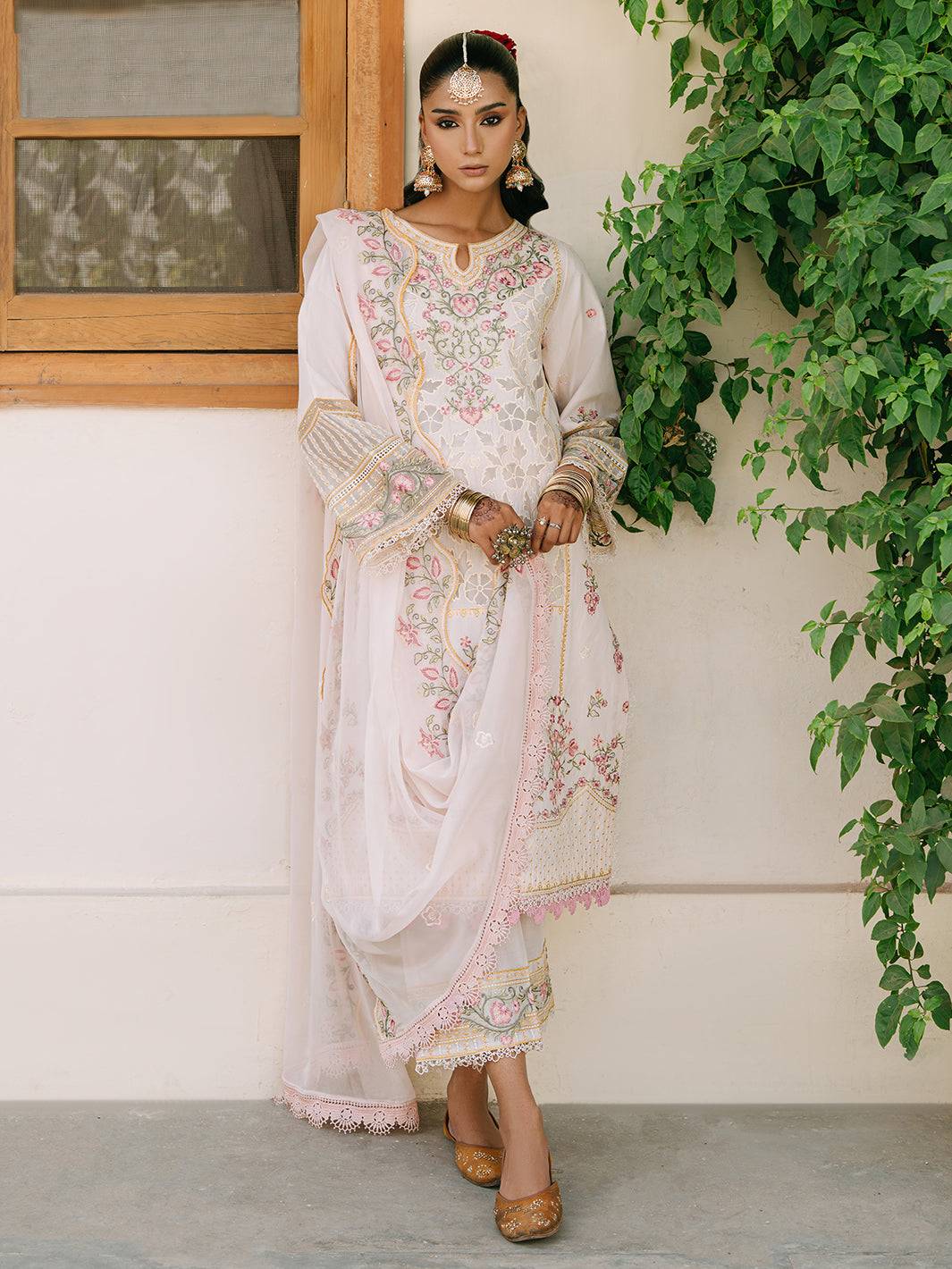 Mahnur | Shanaya Luxury Lawn 25 | Elnaz by Maria Faisal - Registered Vendor of : Mahnur - type : Ladies Clothes - 100% original wedding dresses