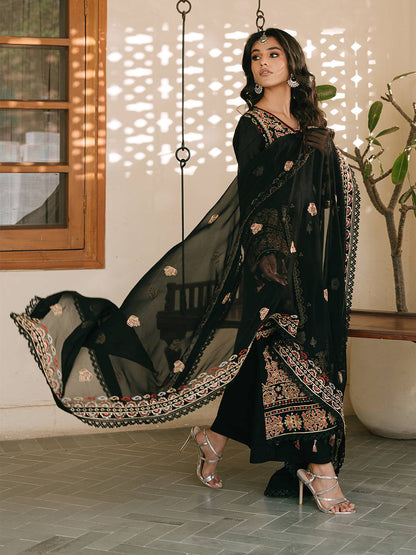 Mahnur | Shanaya Luxury Lawn 25 | Zehra by Maria Faisal - Registered Vendor of : Mahnur - type : Ladies Clothes - 100% original wedding dresses