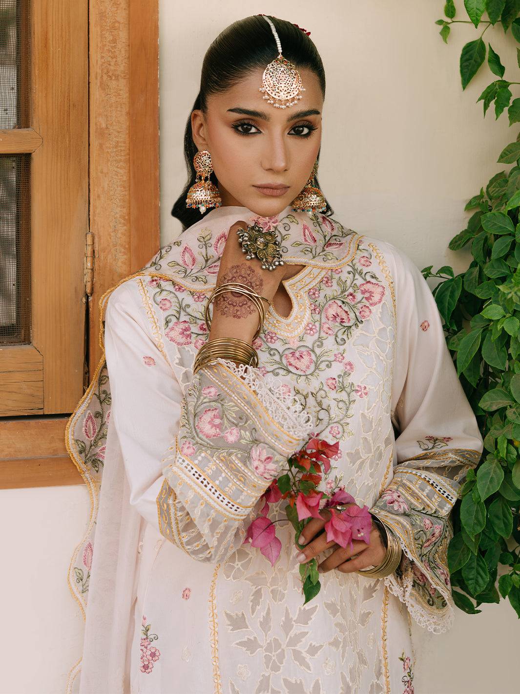Mahnur | Shanaya Luxury Lawn 25 | Elnaz by Maria Faisal - Registered Vendor of : Mahnur - type : Ladies Clothes - 100% original wedding dresses