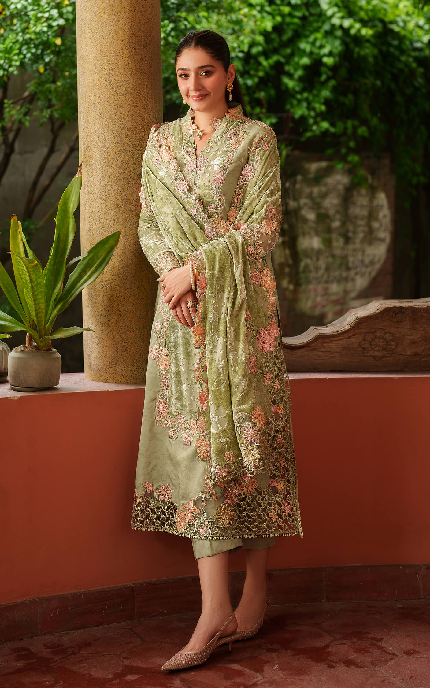 Asifa and Nabeel | Pashmina Luxe 25 | Noir LWC25-04 - Formal Dress - available at Maria Faisal in UK and USA.