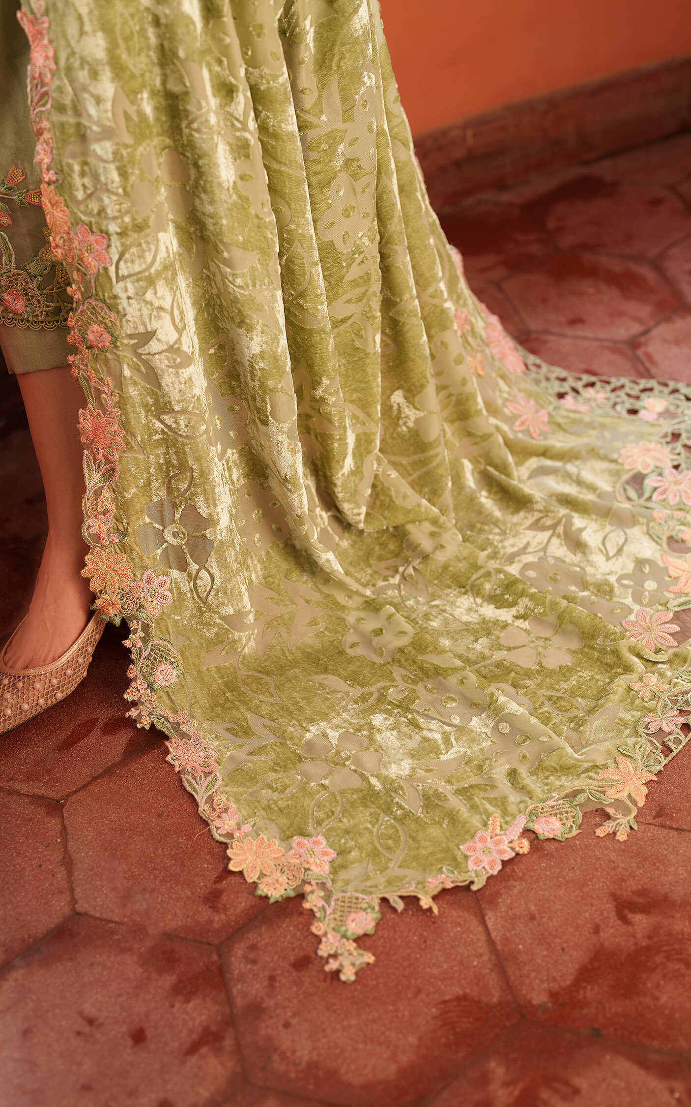 Asifa and Nabeel | Pashmina Luxe 25 | Noir LWC25-04 - Formal Dress - available at Maria Faisal in UK and USA.