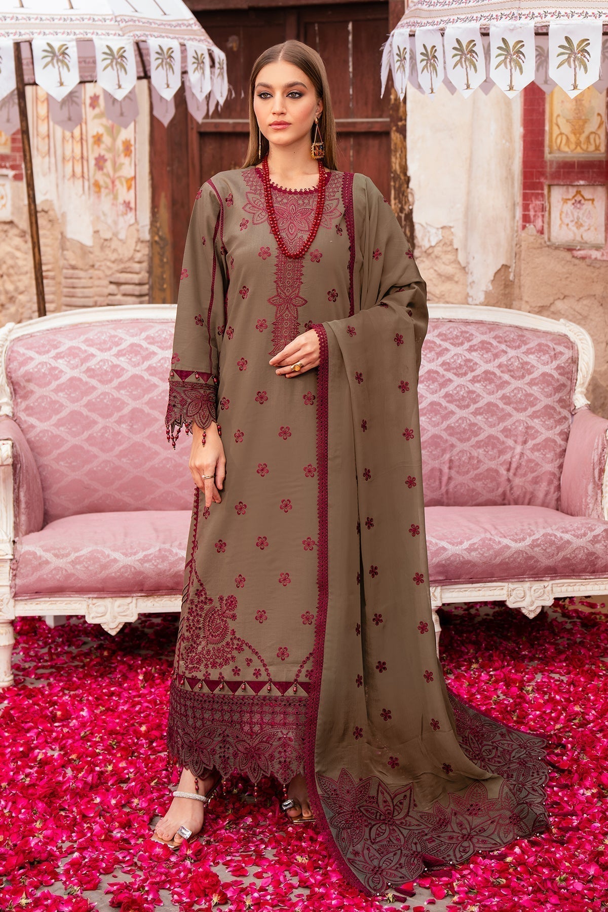 Alizeh | Rawayat Luxury Lawn 24 | Zeenat - Waniyas