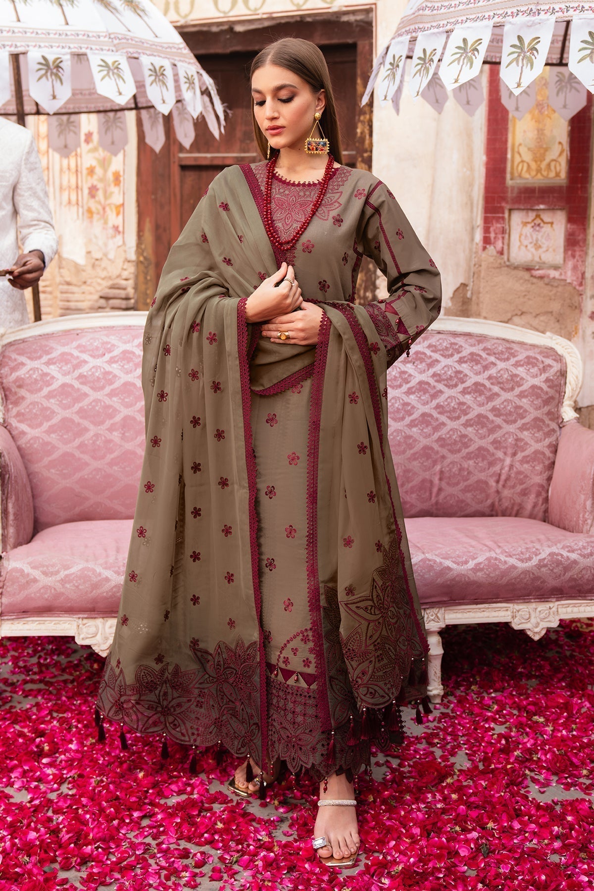 Alizeh | Rawayat Luxury Lawn 24 | Zeenat - Waniyas