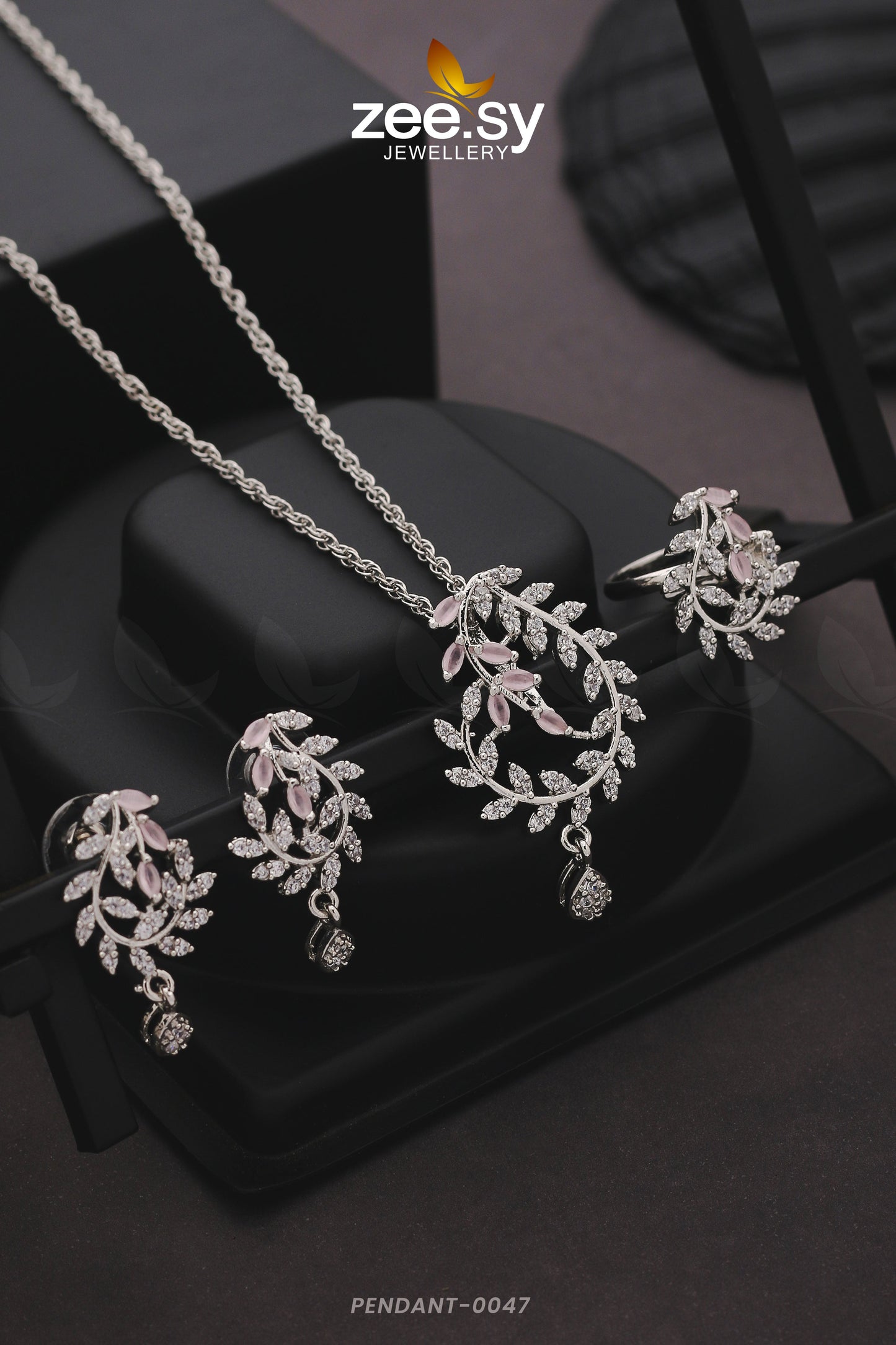 Pendant-0047 - Pendant 