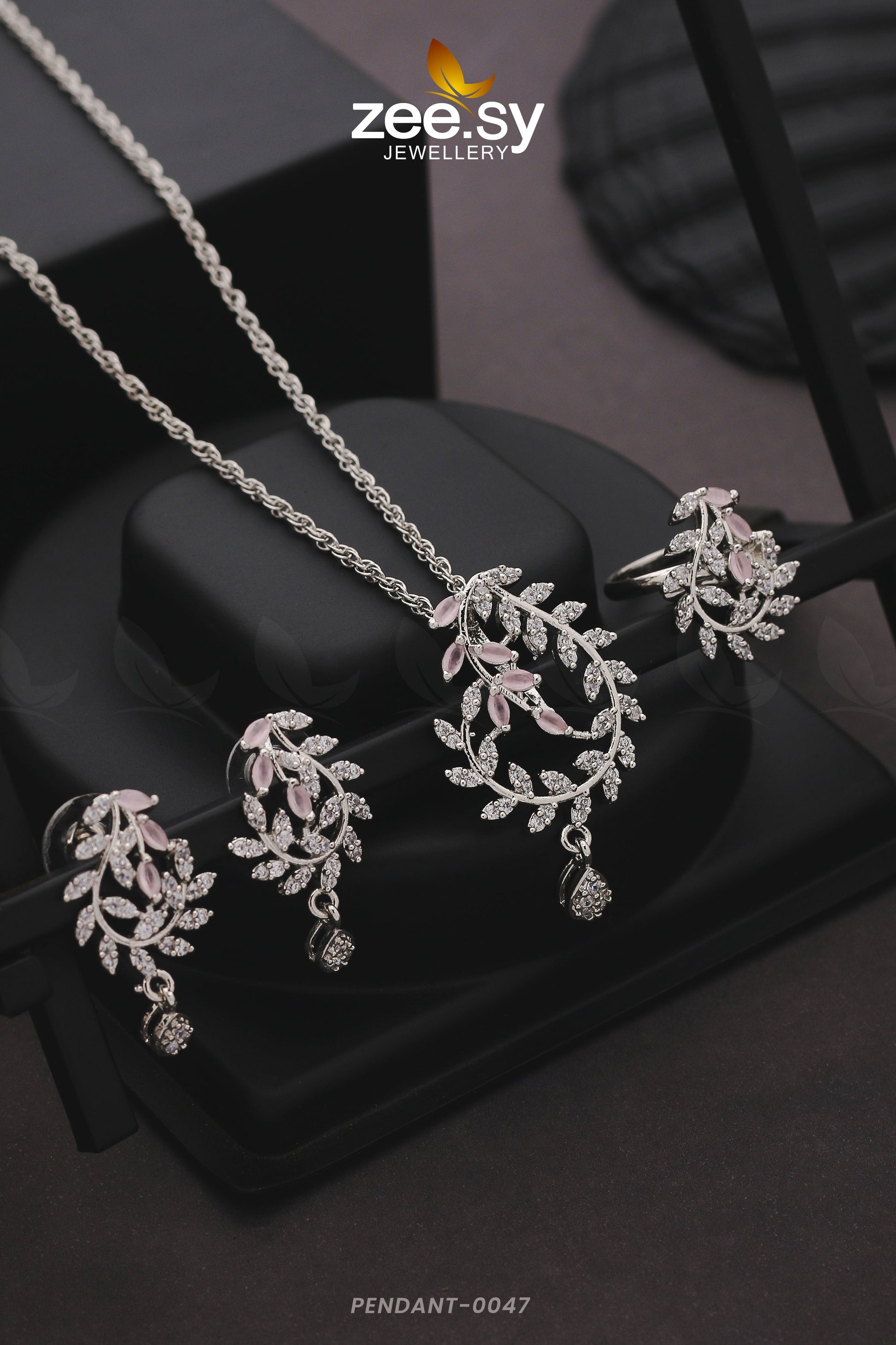 Pendant-0047 - Pendant 