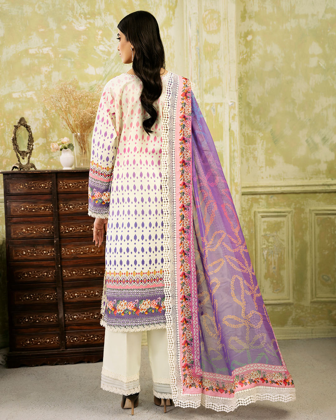 Roheenaz | Flora Printed Lawn | Evangeline - Ladies Clothes 