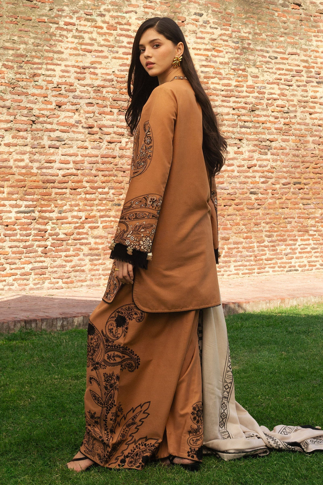 Zara Shahjahan | Winter 24 |  ROYA-D6