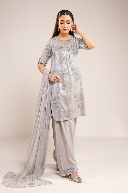  Model Wearing Soft Gray Short Shirt Farsi Salwar - Maria B | Modern Archives | 3 Piece Embroidered Chiffon Suit - Ladies Clothes - Maria Faisal