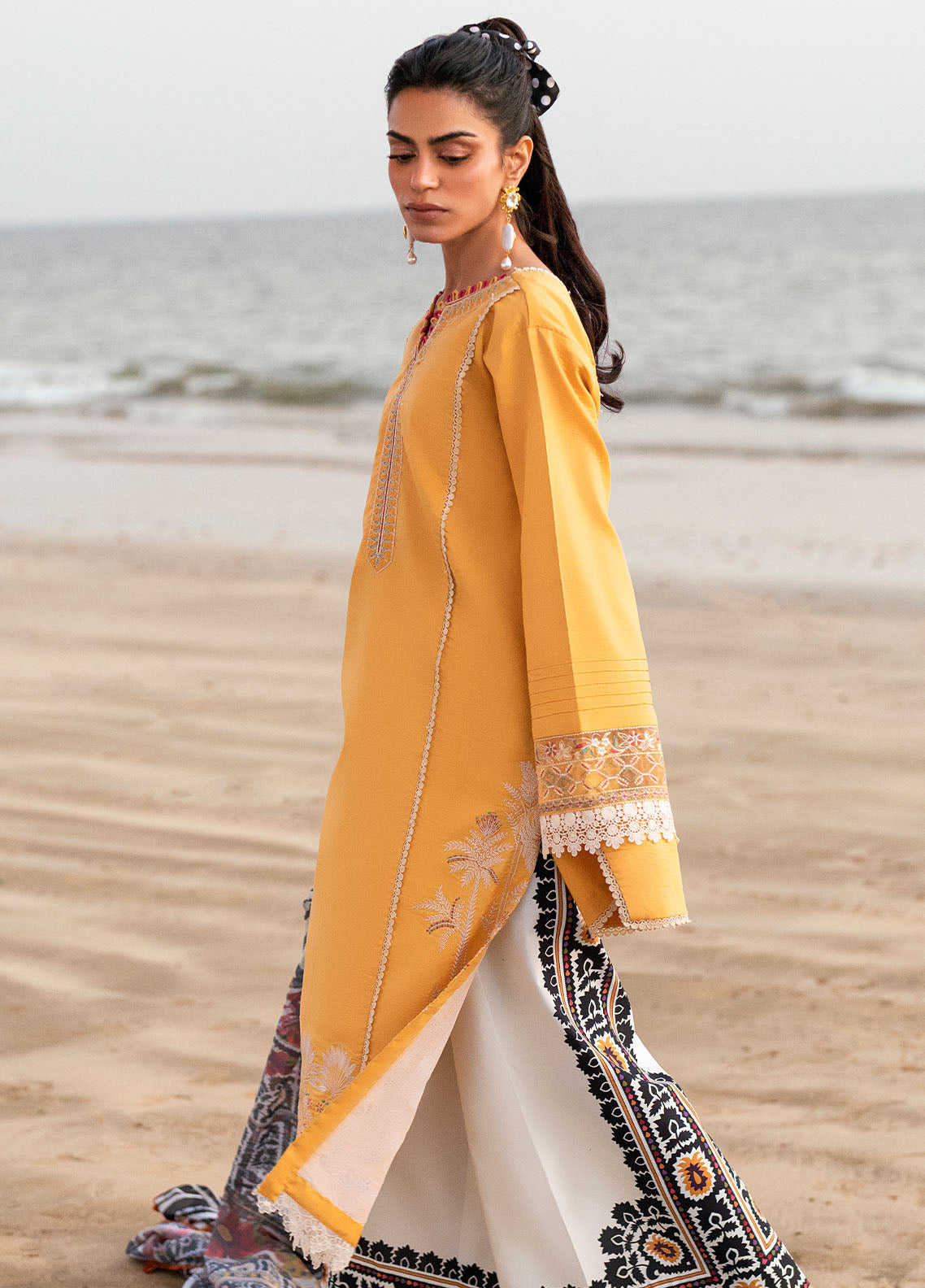 Sahane | Yaariyan Lawn Edit 25 | CT -20009 FEEHA - Yaariyan by Maria Faisal - Registered Vendor of : Sahane - type : Ladies Clothes - 100% original wedding dresses