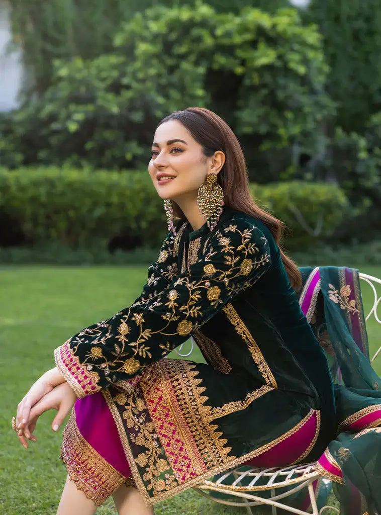 Zainab Chottani | Stitched Velvet 2022 | Pareeshay