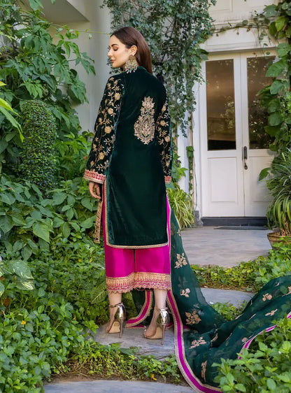 Zainab Chottani | Stitched Velvet 2022 | Pareeshay