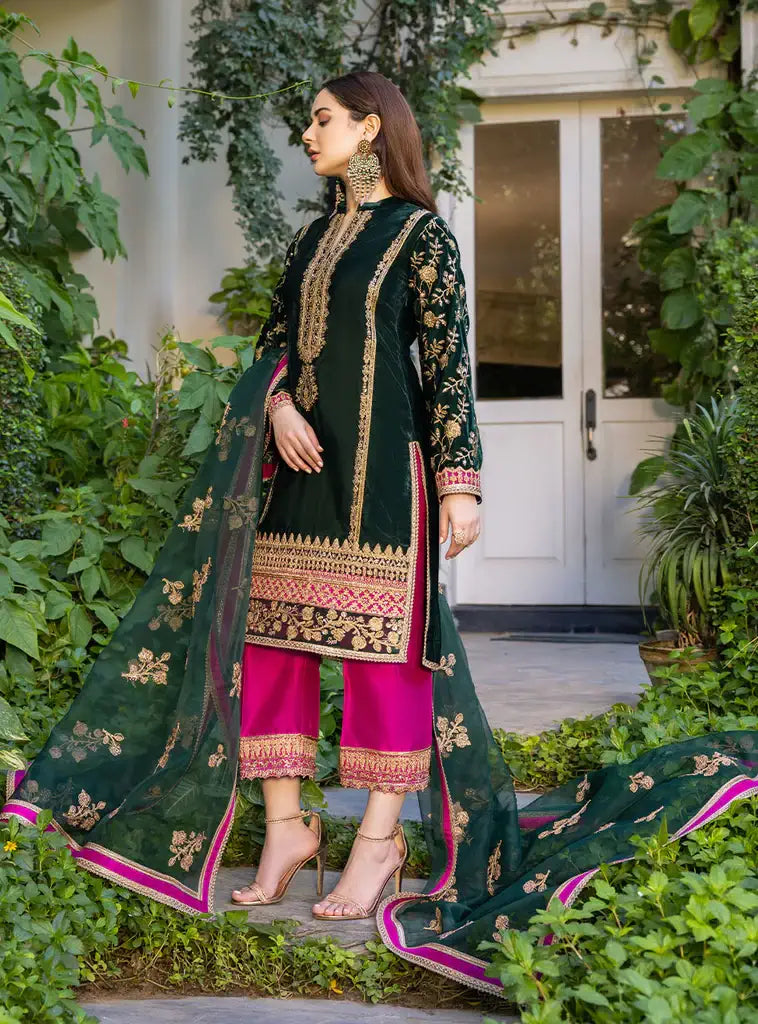 Zainab Chottani | Stitched Velvet 2022 | Pareeshay