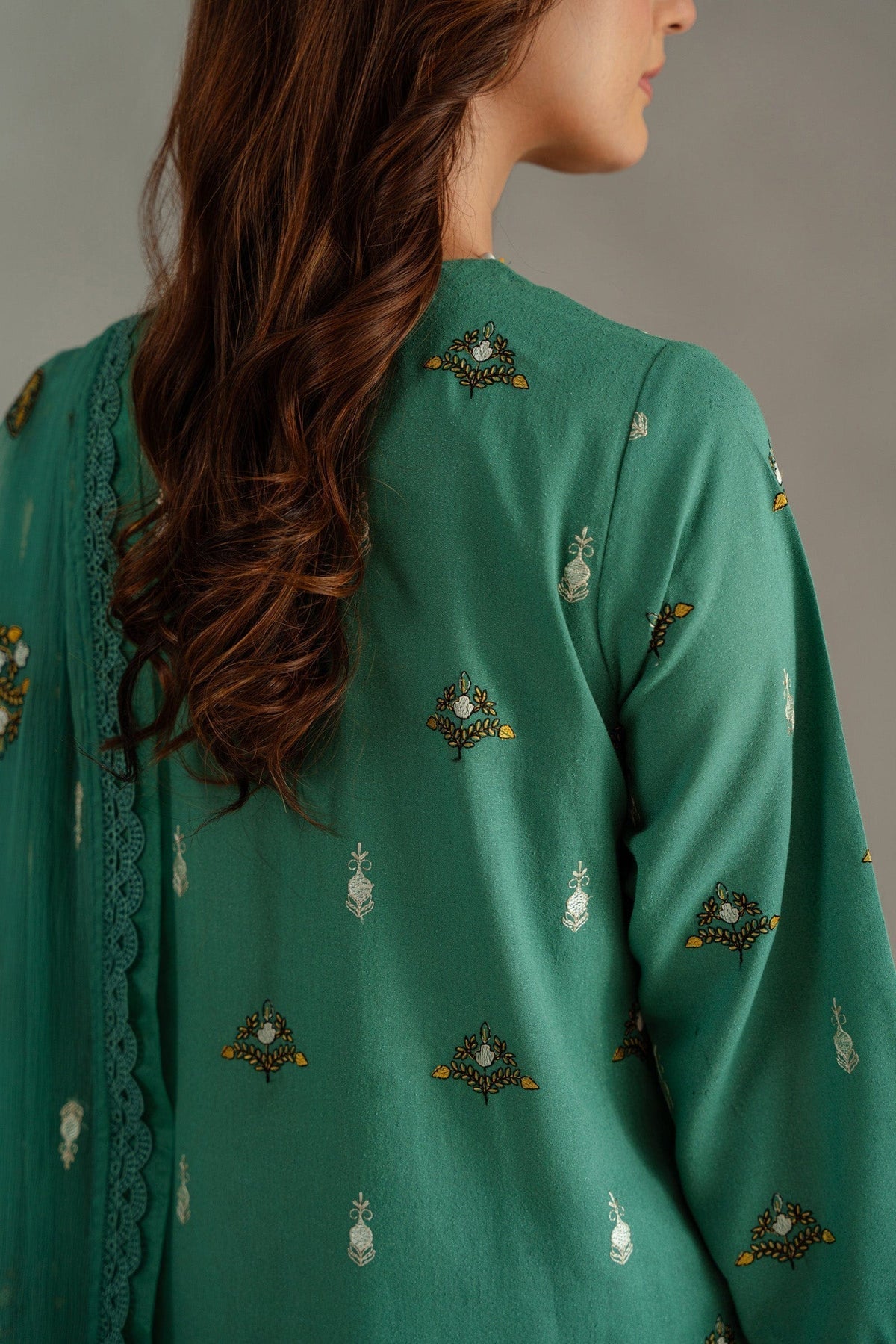 Taana Baana | Manzil Winter |  M3406B - Designer Dress with Intricate embroidery and embellishments. Shop elegent wedding dress at Maria Faisal.