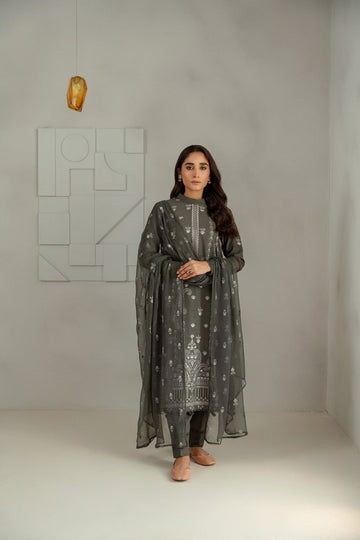 Taana Baana | Manzil Winter |  S3390A - Designer Dress with Intricate embroidery and embellishments. Shop elegent wedding dress at Maria Faisal.
