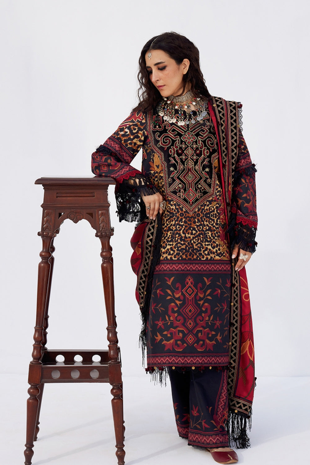 NAZ-SRW25-09 – authentic Pakistani dress from the Winter Khaddar 25 collection for women in the UK