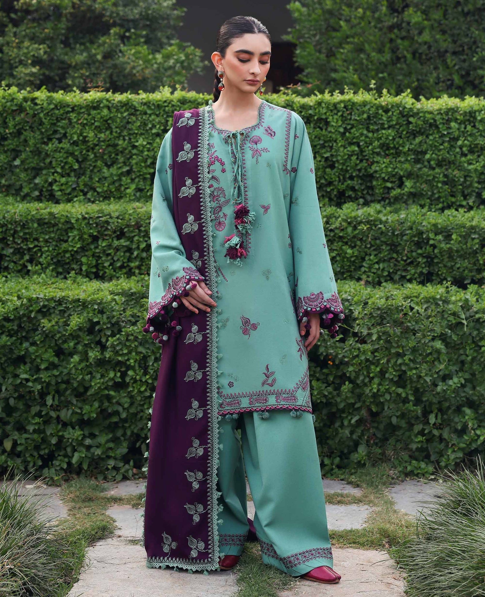 Virella – authentic Pakistani dress from the Amaris Luxury Shawl 25 collection for women in the UK