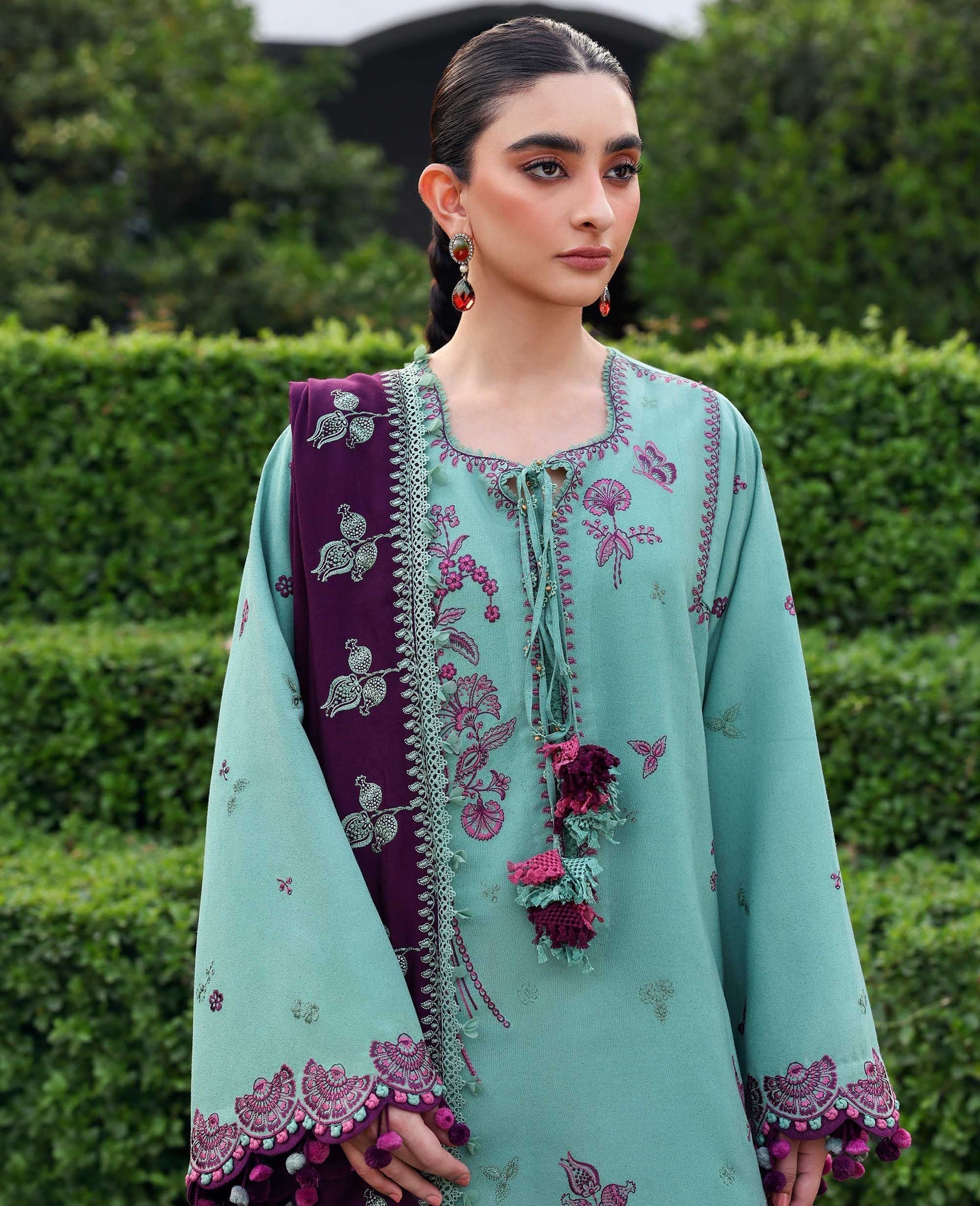 Virella – authentic Pakistani dress from the Amaris Luxury Shawl 25 collection for women in the UK