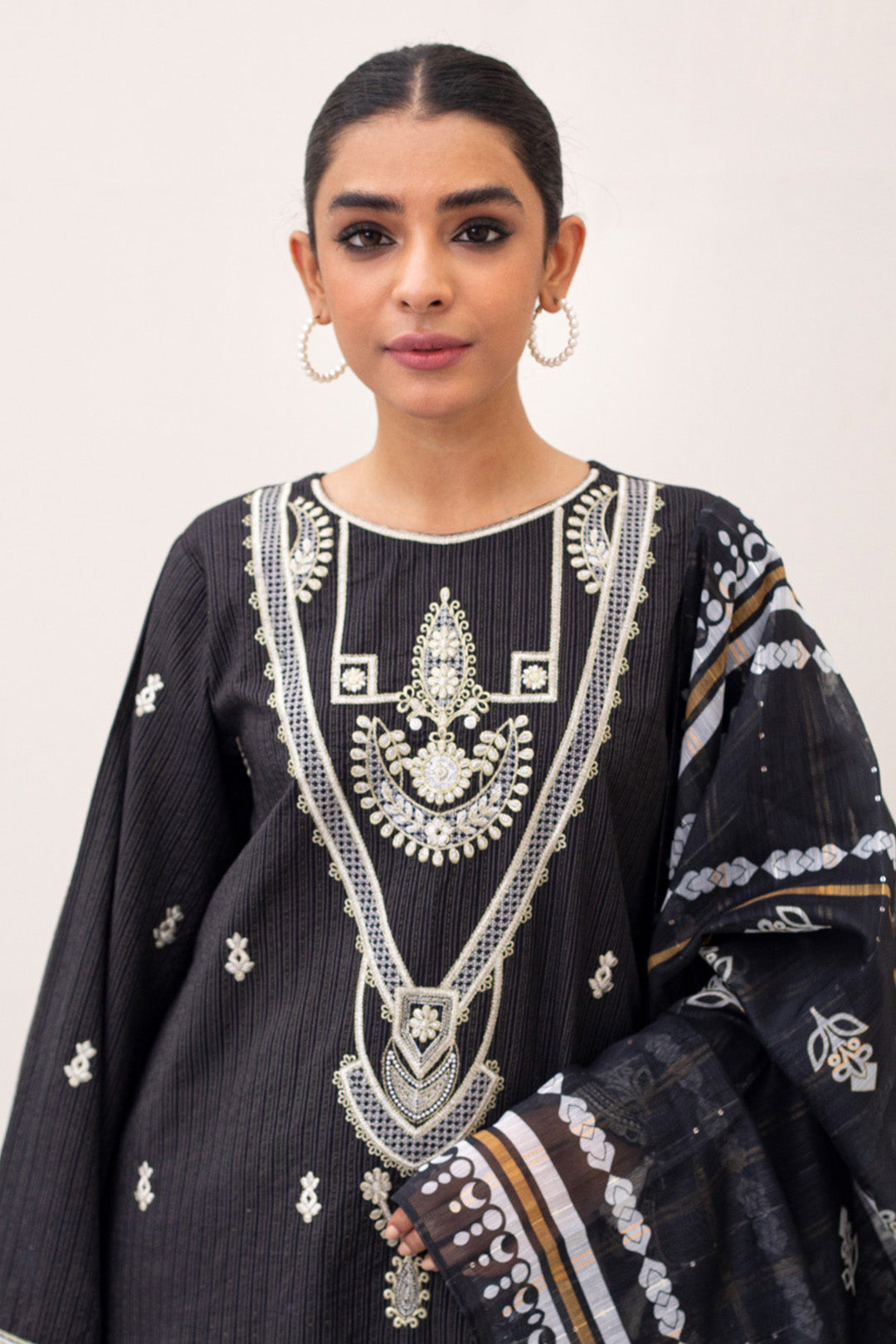 Zellbury | Unstitched 3 Piece Lawn | Embroidered Shirt Shalwar Dupatta - 0190 - Designer Dress with Intricate embroidery and embellishments. Shop elegent wedding dress at Maria Faisal.