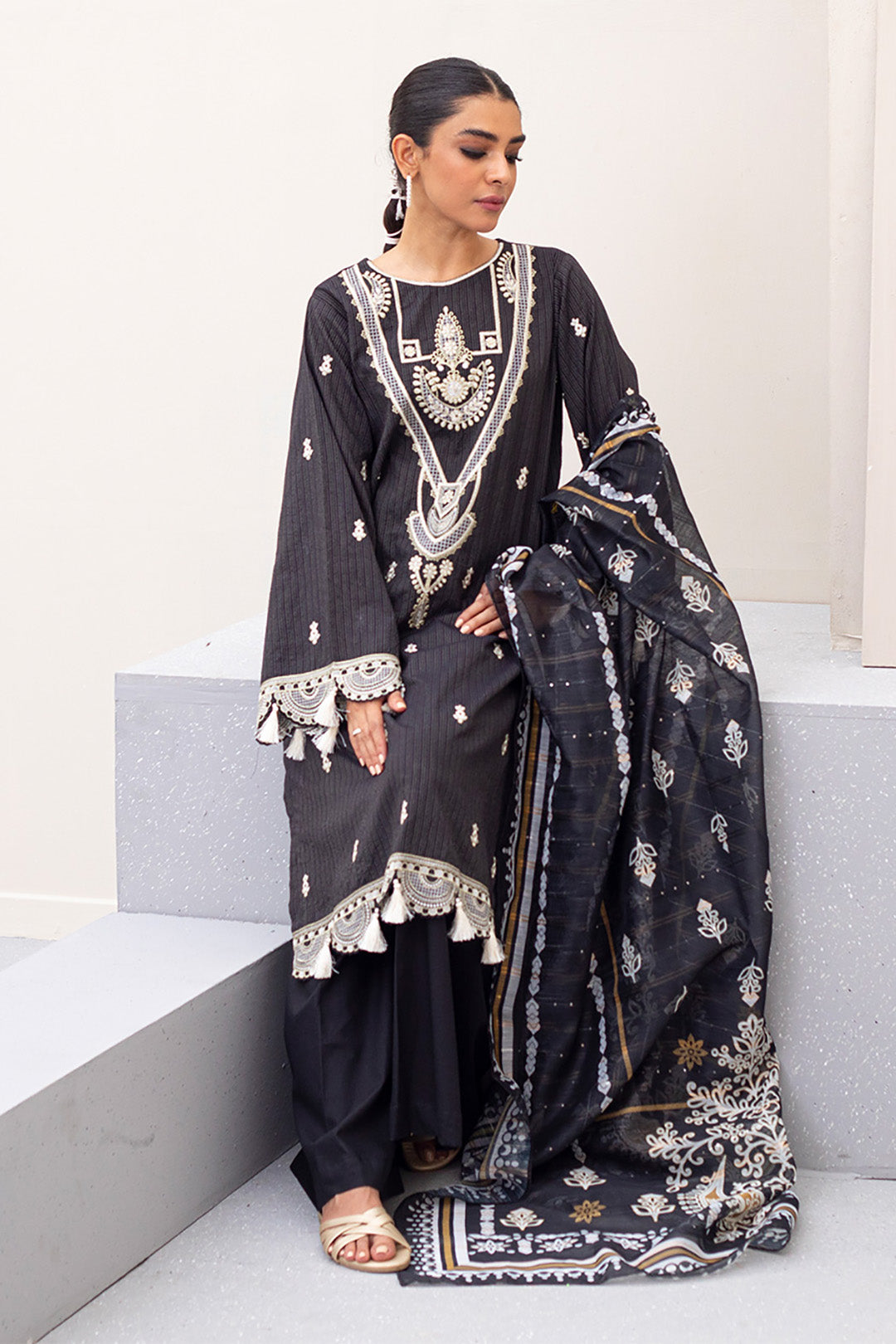 Zellbury | Unstitched 3 Piece Lawn | Embroidered Shirt Shalwar Dupatta - 0190 - Designer Dress with Intricate embroidery and embellishments. Shop elegent wedding dress at Maria Faisal.