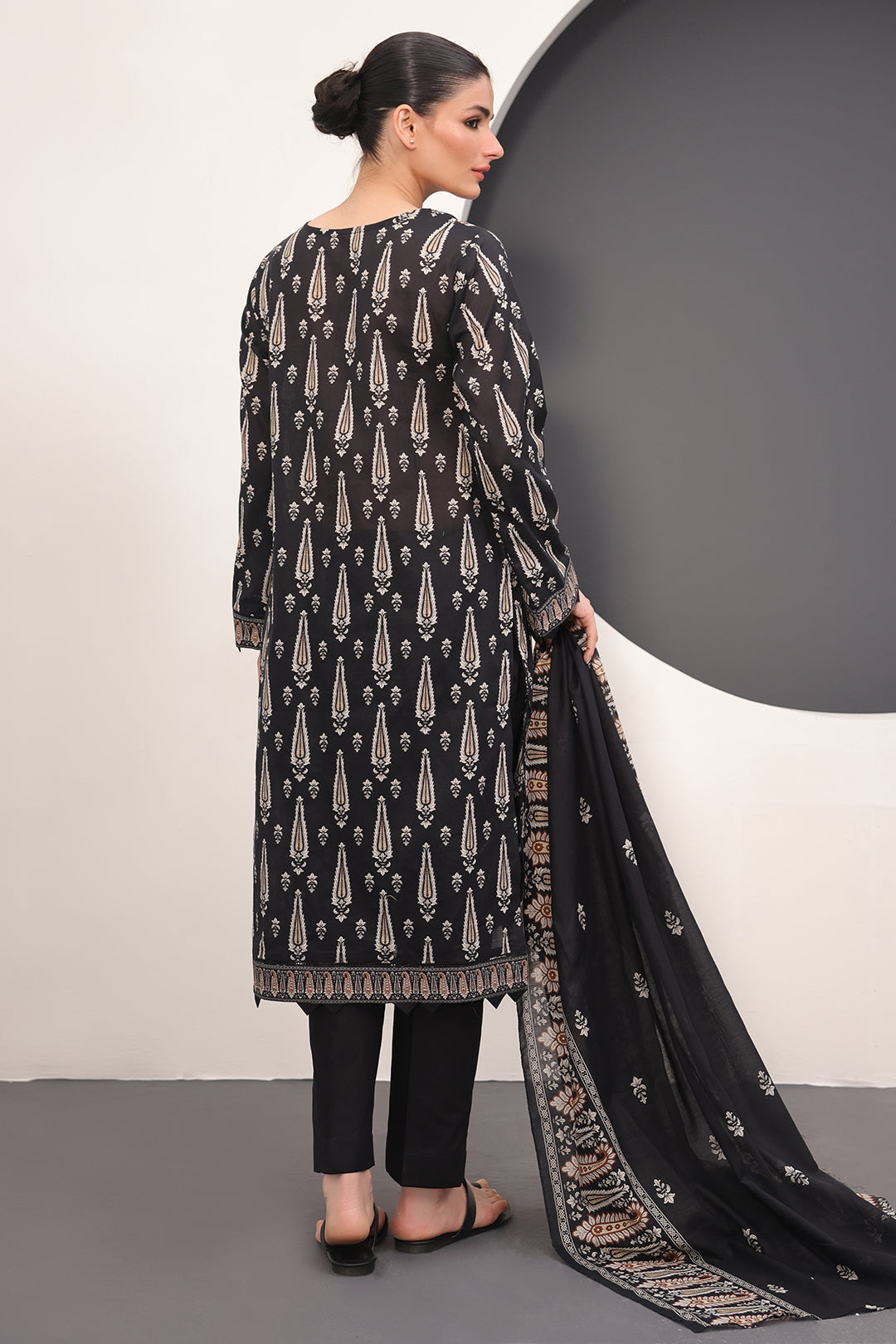 Zellbury | Unstitched 3 Piece Lawn | Shirt Shalwar Dupatta - 1517 - Designer Dress with Intricate embroidery and embellishments. Shop elegent wedding dress at Maria Faisal.