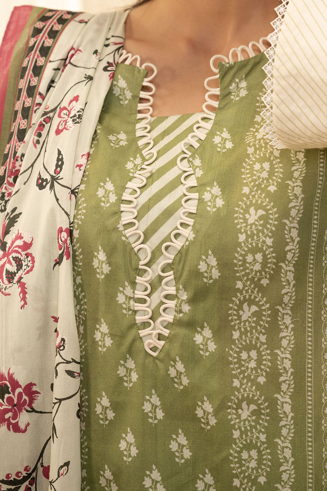 Zellbury | Unstitched 3 Piece Lawn | Shirt Shalwar Dupatta - 0134 - Designer Dress with Intricate embroidery and embellishments. Shop elegent wedding dress at Maria Faisal.