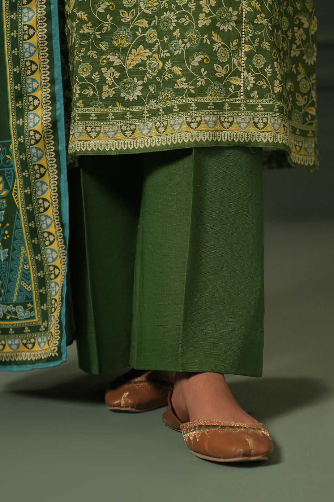 Zellbury | Unstitched 3 Piece Khaddar | Shirt Shalwar Shawl - 0384 - Designer Dress with Intricate embroidery and embellishments. Shop elegent wedding dress at Maria Faisal.