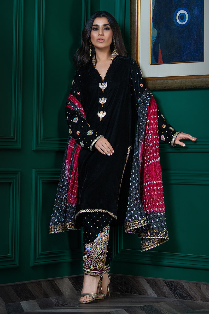 Wardha Saleem | Velvets Winter Fall 24 |   Parvaz - Ladies Clothes 