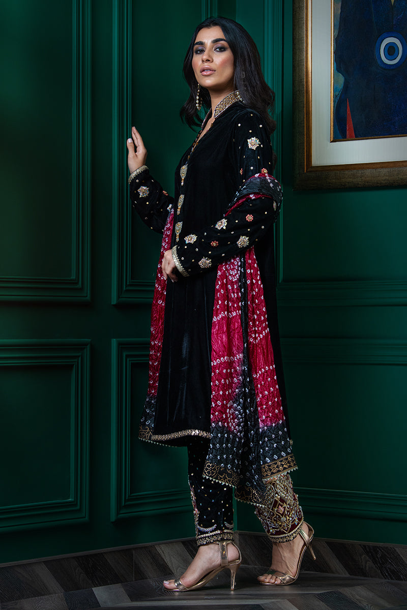 Wardha Saleem | Velvets Winter Fall 24 |   Parvaz - Ladies Clothes 
