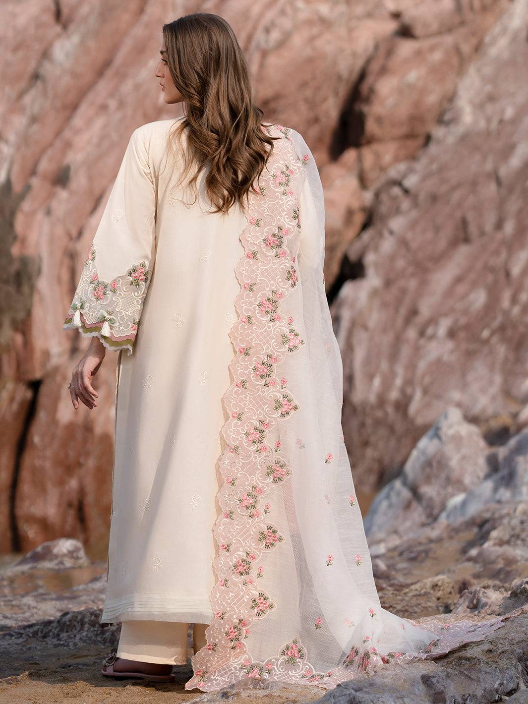 Mahnur | Sirena Luxury Lawn 25 | Wisteria by Maria Faisal - Registered Vendor of : Mahnur - type : Ladies Clothes - 100% original wedding dresses