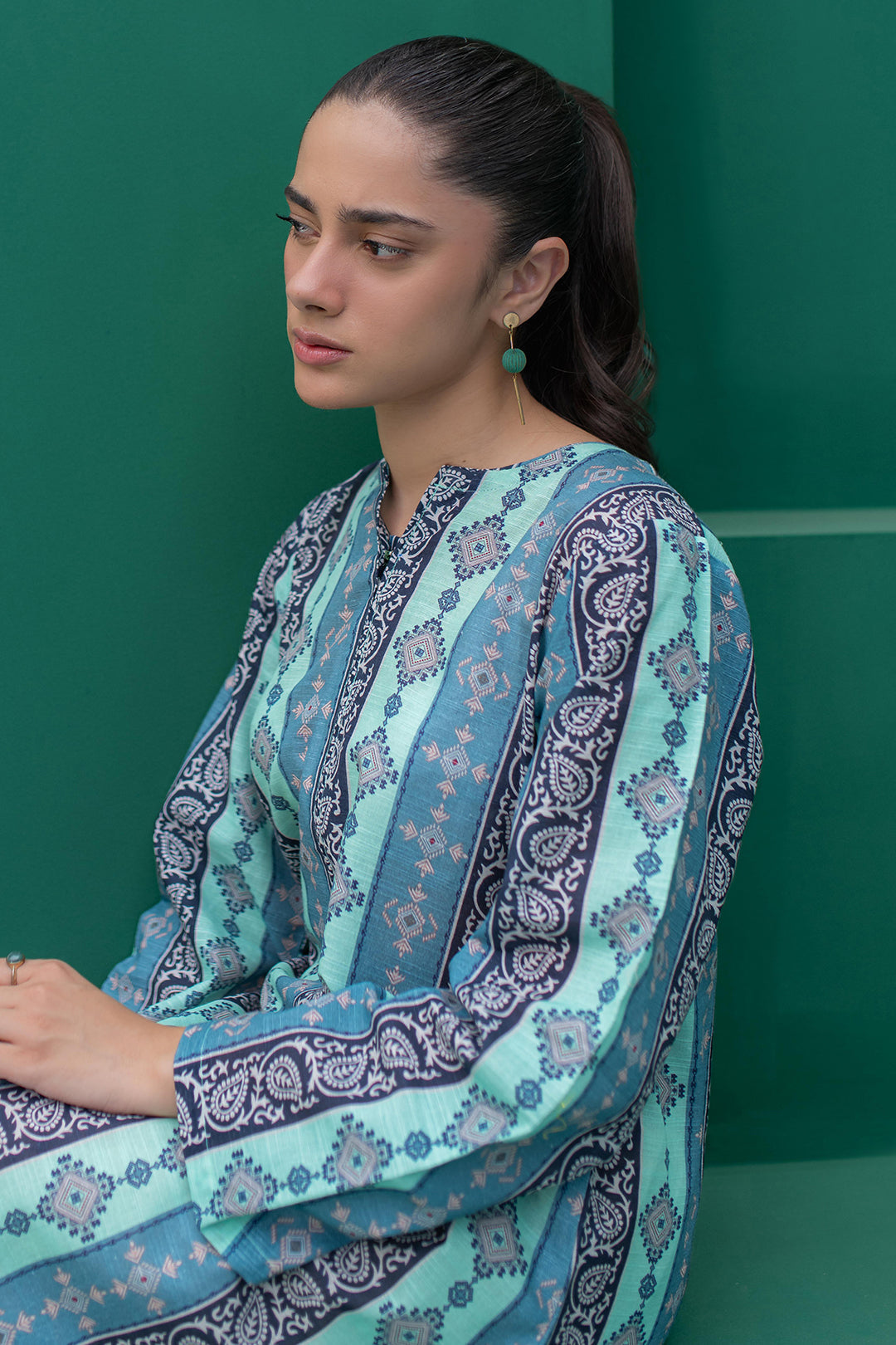 Zellbury | Winter Pret | Kurta - 3045 - Designer Dress with Intricate embroidery and embellishments. Shop elegent wedding dress at Maria Faisal.