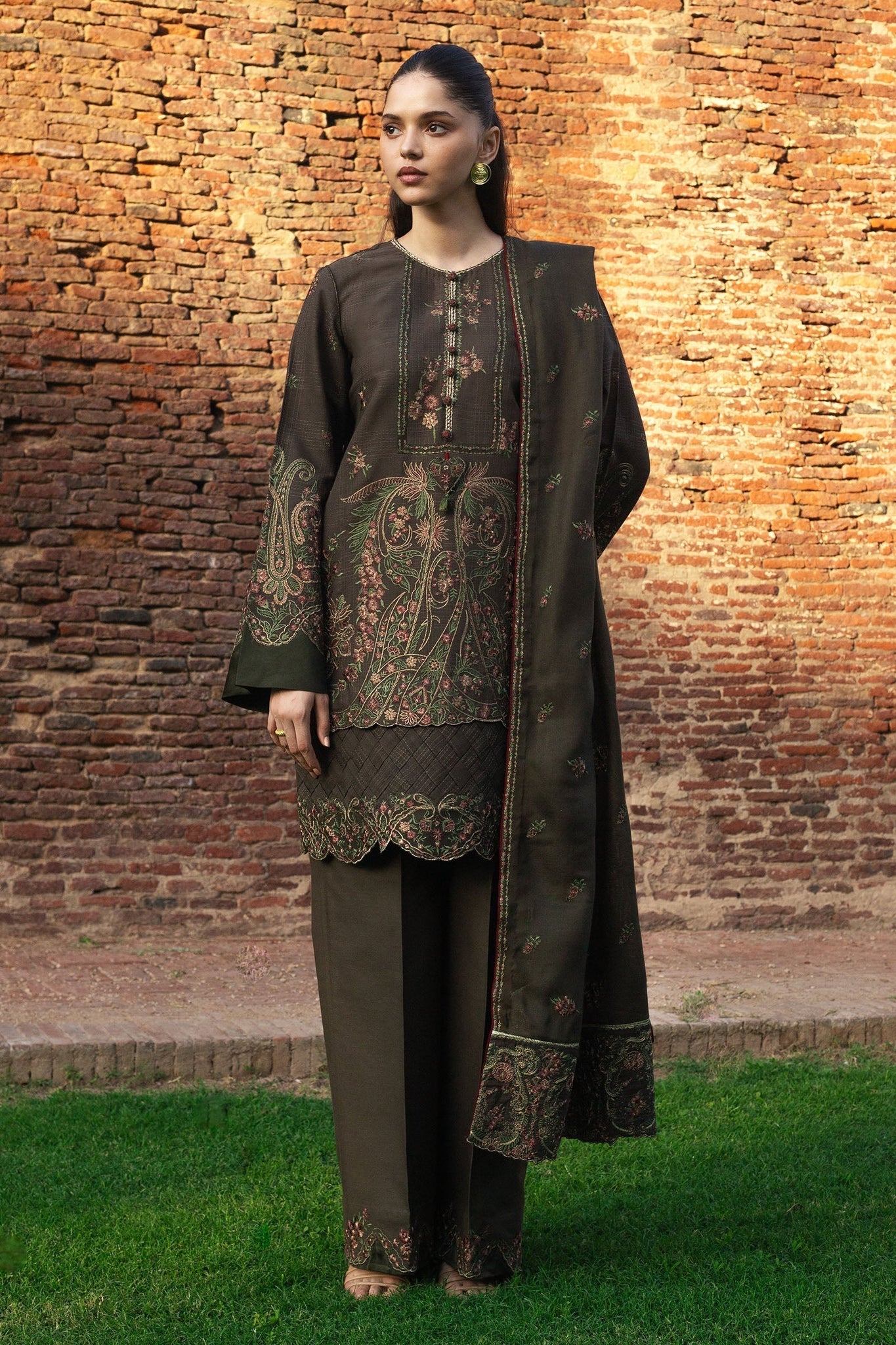 Zara Shahjahan | Winter 24 |  ZOHREH-D5