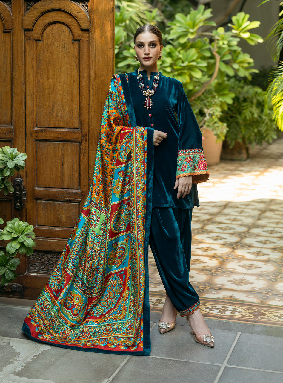 Zainab Chottani | Makhmal Luxe Pret | Avizeh