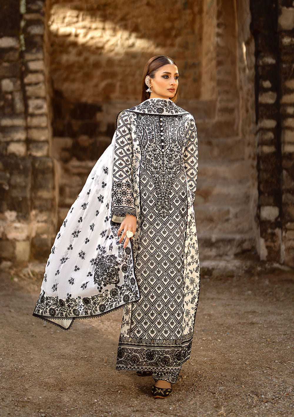 Aik Atelier | Pardes Lawn 24 | LOOK 01 - Designer Dress - Maria Faisal