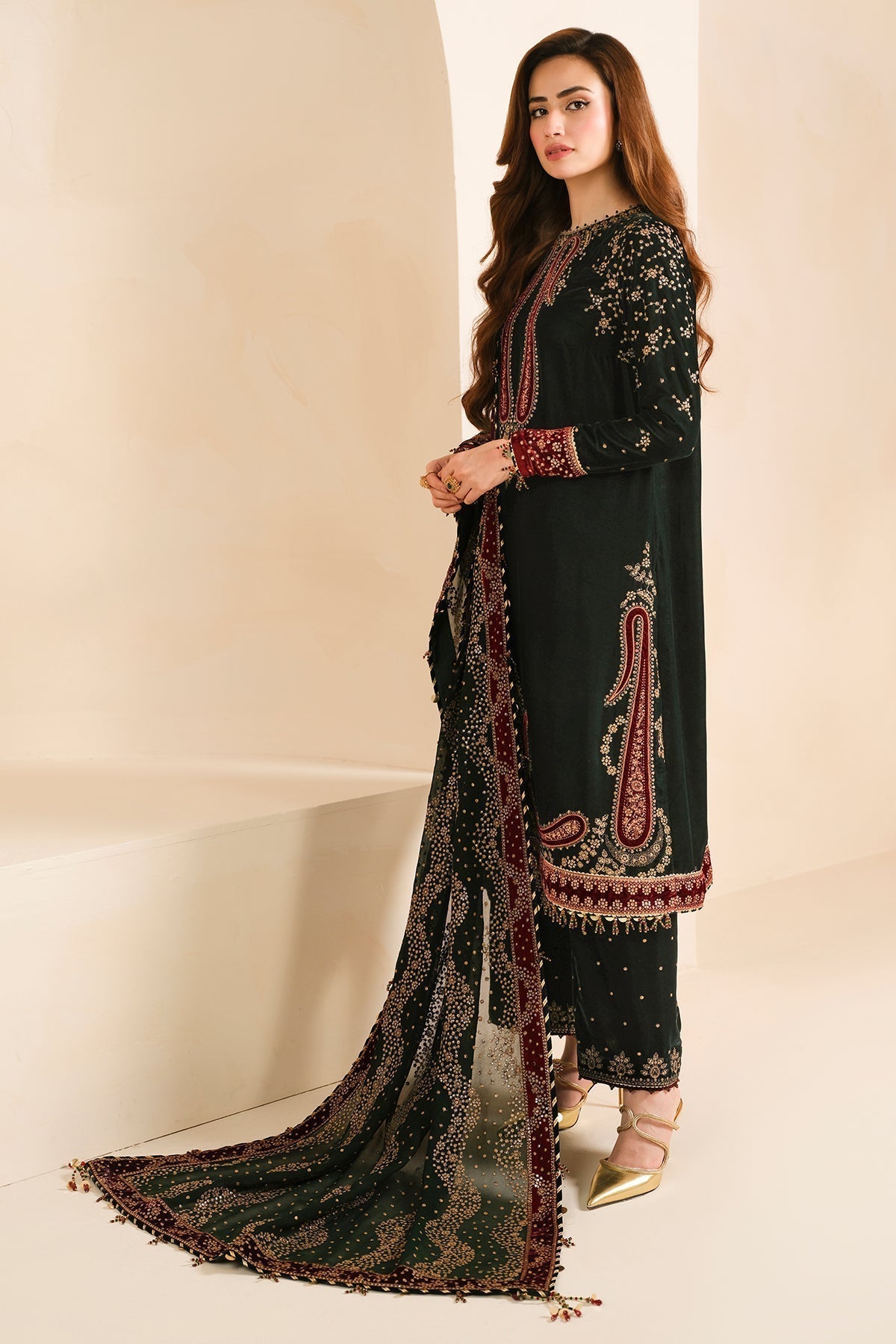 Jazmin | Velvet Edit 24 | Velvet Formal VF-2034 - Ladies Clothes - Maria Faisal