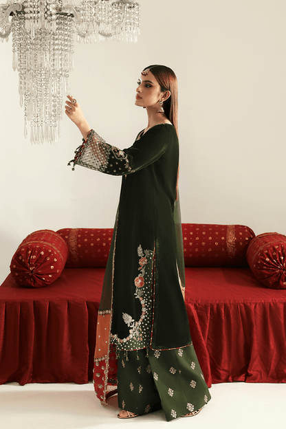 Emaan Adeel | Zarposh Velvet 25 | AARISH - Formal Wear - available at Maria Faisal in UK and USA