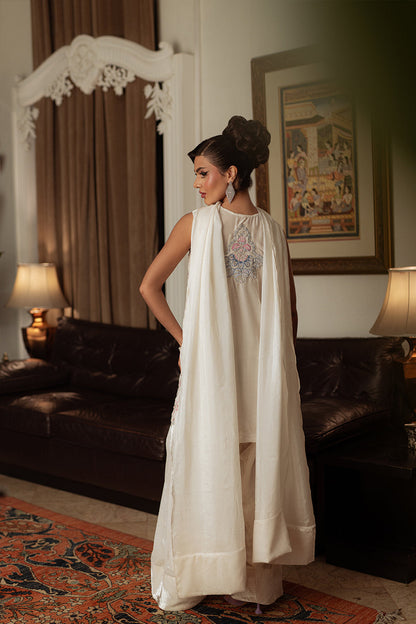 Saira Rizwan | Velvet Pret 25 | NARGIS-SRVP25-07 - Formal Dress - available at Maria Faisal in UK and USA.