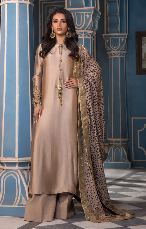 Maya | Mehr o Mah Formals | MAELIS - Designer Dress with Intricate embroidery and embellishments. Shop elegent wedding dress at Maria Faisal.