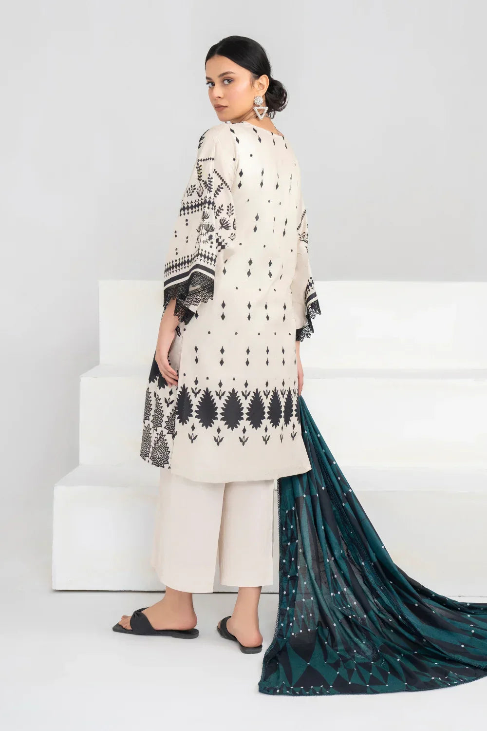 Ittehad | Printed Lawn 24 | IP3P02-3PS-BGE