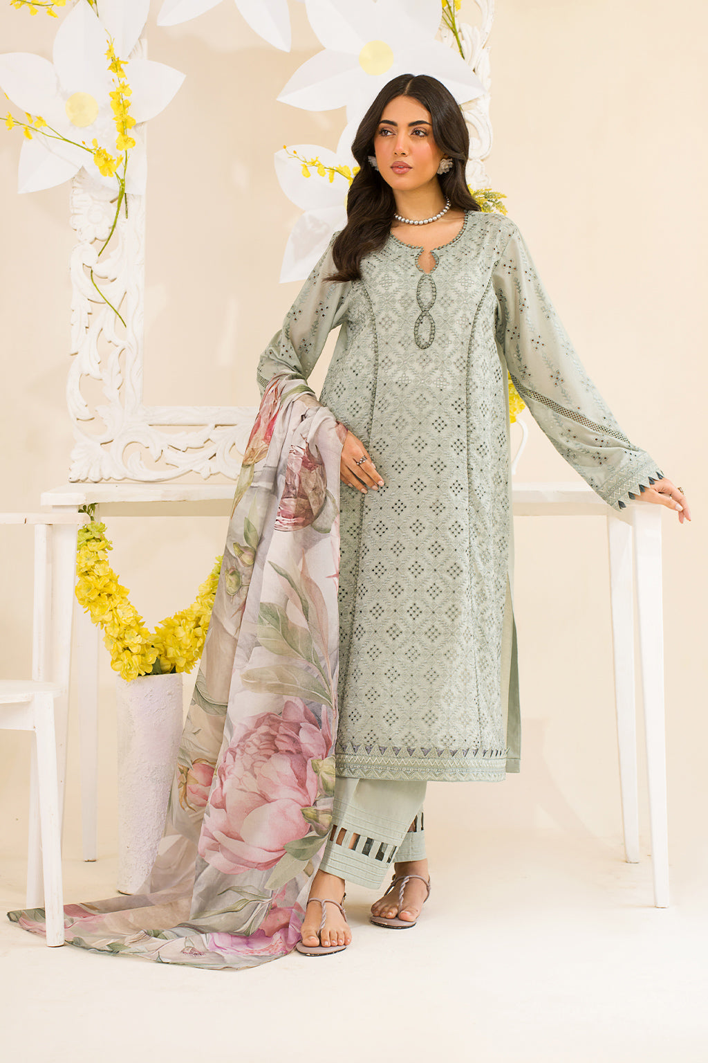 Iznik | Lawnkari 24 | UE-189 SLEEKCHIC - Ladies Clothes - Maria Faisal